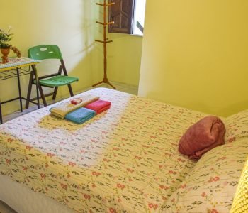 Quarto com cama de casal